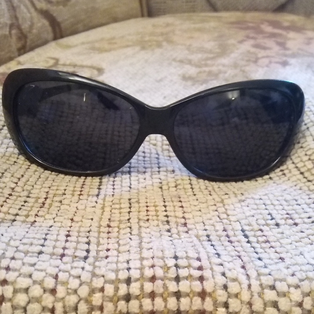 Black Glossy Oversized Sunglasses with Modern Design